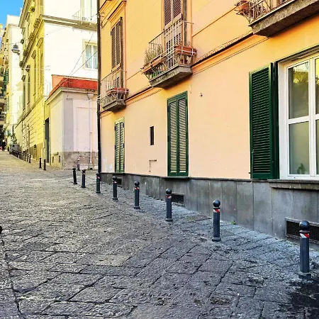 Quarto em Acomodações Particulares Metro Amedeo - Stanza Privata Con Vasca Idromassaggio *