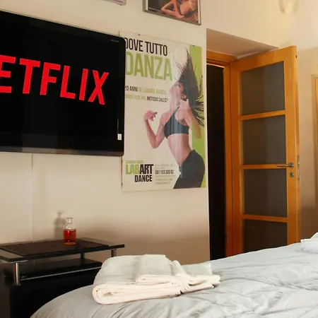 Metro Amedeo - Stanza Privata Con Vasca Idromassaggio Homestay Naples